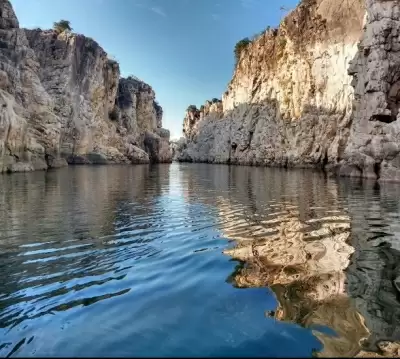 नर्मदा परियोजना: सुप्रीम कोर्ट ने मुआवजे में संशोधन की मांग वाली याचिका पर विचार करने से किया इनकार