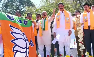 बोम्मई ने कर्नाटक में भाजपा की प्रगति रथ यात्रा को झंडी दिखाकर रवाना किया
