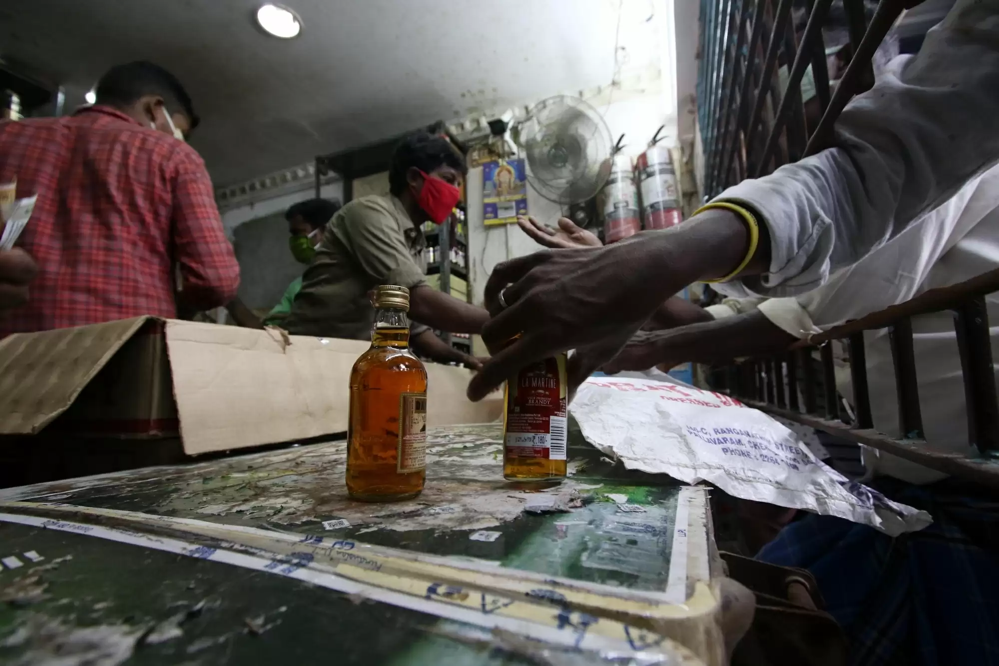 सरकारी शराब की दुकानों पर पुलिस कार्रवाई के लिए मद्रास हाईकोर्ट में पीआईएल दायर
