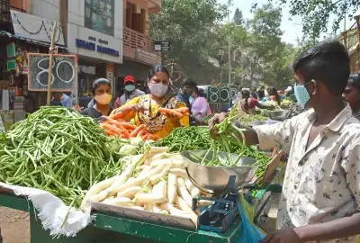 कर्नाटक में लगातार हो रही बारिश के कारण सब्जियों के दाम बढ़े