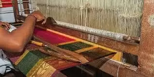 जलकुंभियों से साड़ियां बना रहे जमशेदपुर के गौरव आनंद, 450 महिलाओं को मिला रोजगार