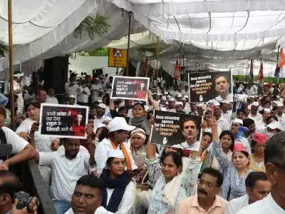 दिल्ली: सिंघू बॉर्डर पर 50 से अधिक कांग्रेस कार्यकर्ताओं को हिरासत में लिया गया