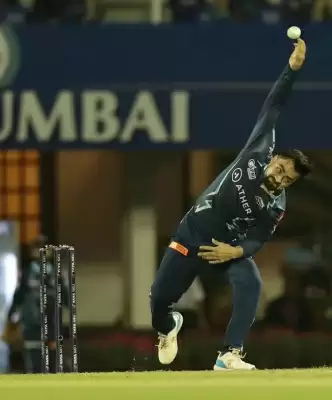 राशिद खान बल्लेबाजी में हिट, गेंदबाजी में नहीं दिखा दम