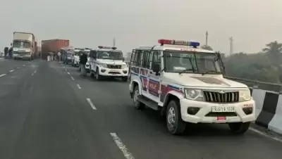 गुजरात जिले में सड़क दुर्घटना में चार लोगों की मौत