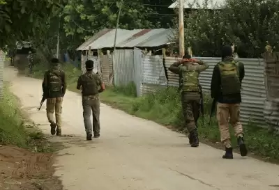जम्मू-कश्मीर के हंदवाड़ा में तीन आतंकवादी गिरफ्तार