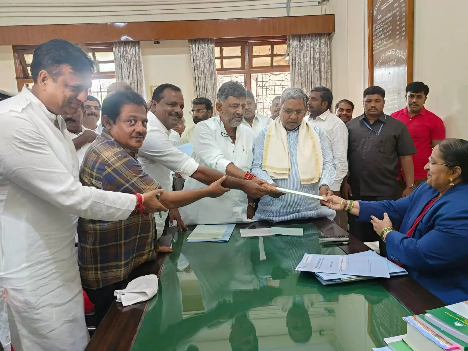 कर्नाटक विधानसभा स्पीकर पद के लिए खादर ने किया नामांकन