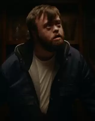 ऑस्कर नामांकित अभिनेता कॉफी शॉप में अपनी नौकरी पर लौट रहे हैं