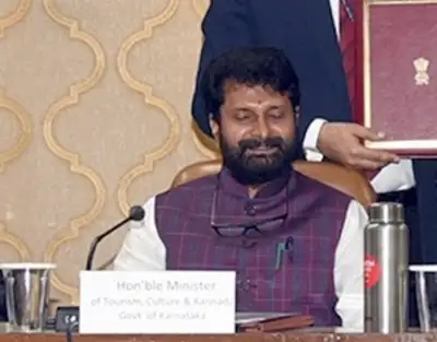 कर्नाटक के मंदिरों में मांसाहारी भोजन करने के बाद प्रवेश करने वाले भाजपा नेता पर बवाल