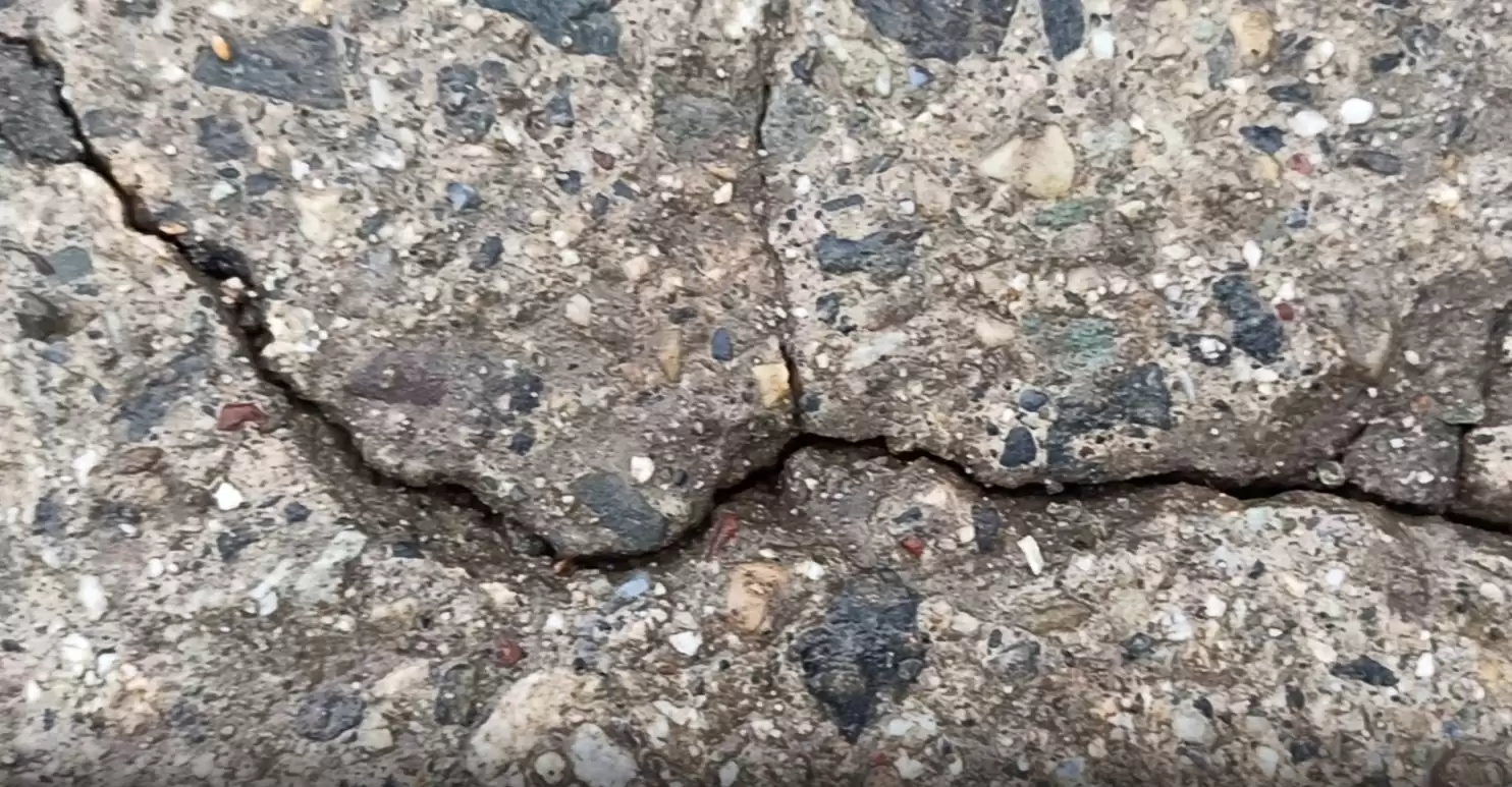 उत्तराखंड में पिंडर नदी पर बने मोटरपुल पर आई दरारें, भारी वाहनों की आवाजाही बंद