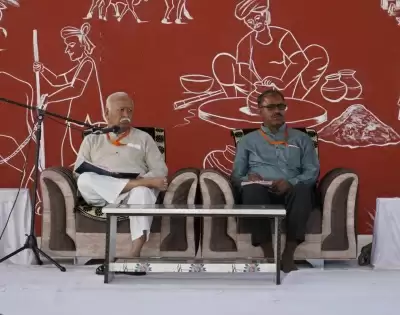 हर कोई जिसकी चाहे पूजा कर सकता है, लेकिन हम सब हिंदू हैं