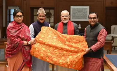 पीएम मोदी ने अजमेर शरीफ दरगाह के लिए चादर भेंट की