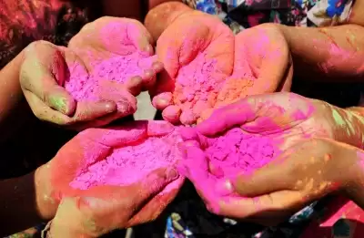 होली के पर्व पर आयुर्वेद से संवरती है सेहत