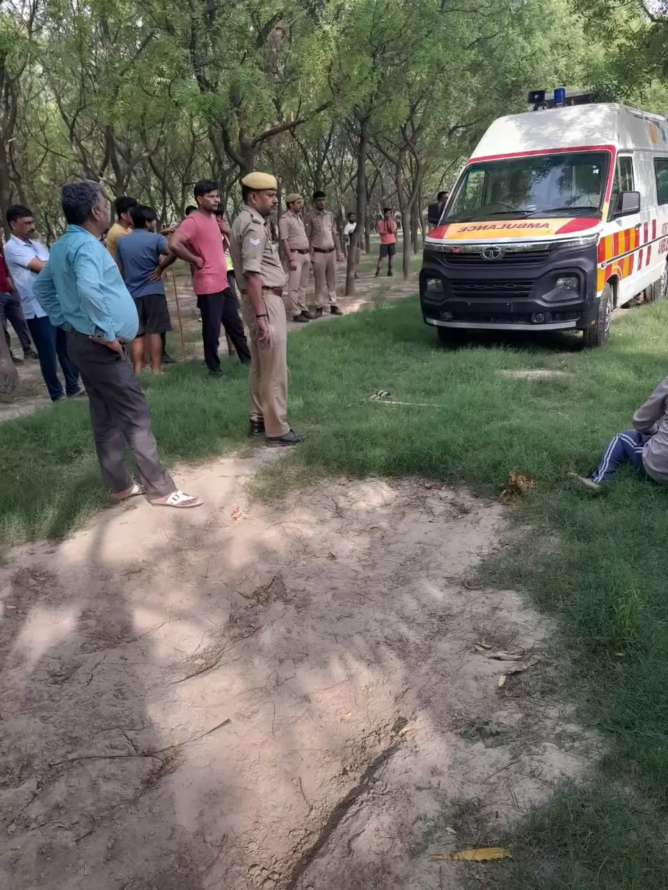 22 साल के युवक का ग्रीन बेल्ट में पेड़ से लटका मिला शव