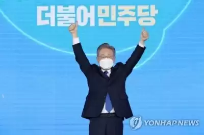दक्षिण कोरियाई प्रांतीय प्रमुख को सत्तारूढ़ पार्टी के राष्ट्रपति उम्मीदवार के रूप में नामित किया गया
