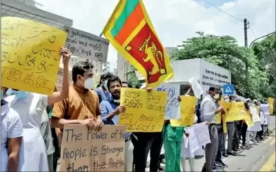 श्रीलंका आर्थिक संकट : शरणार्थी मां, बच्चे तमिलनाडु पहुंचे