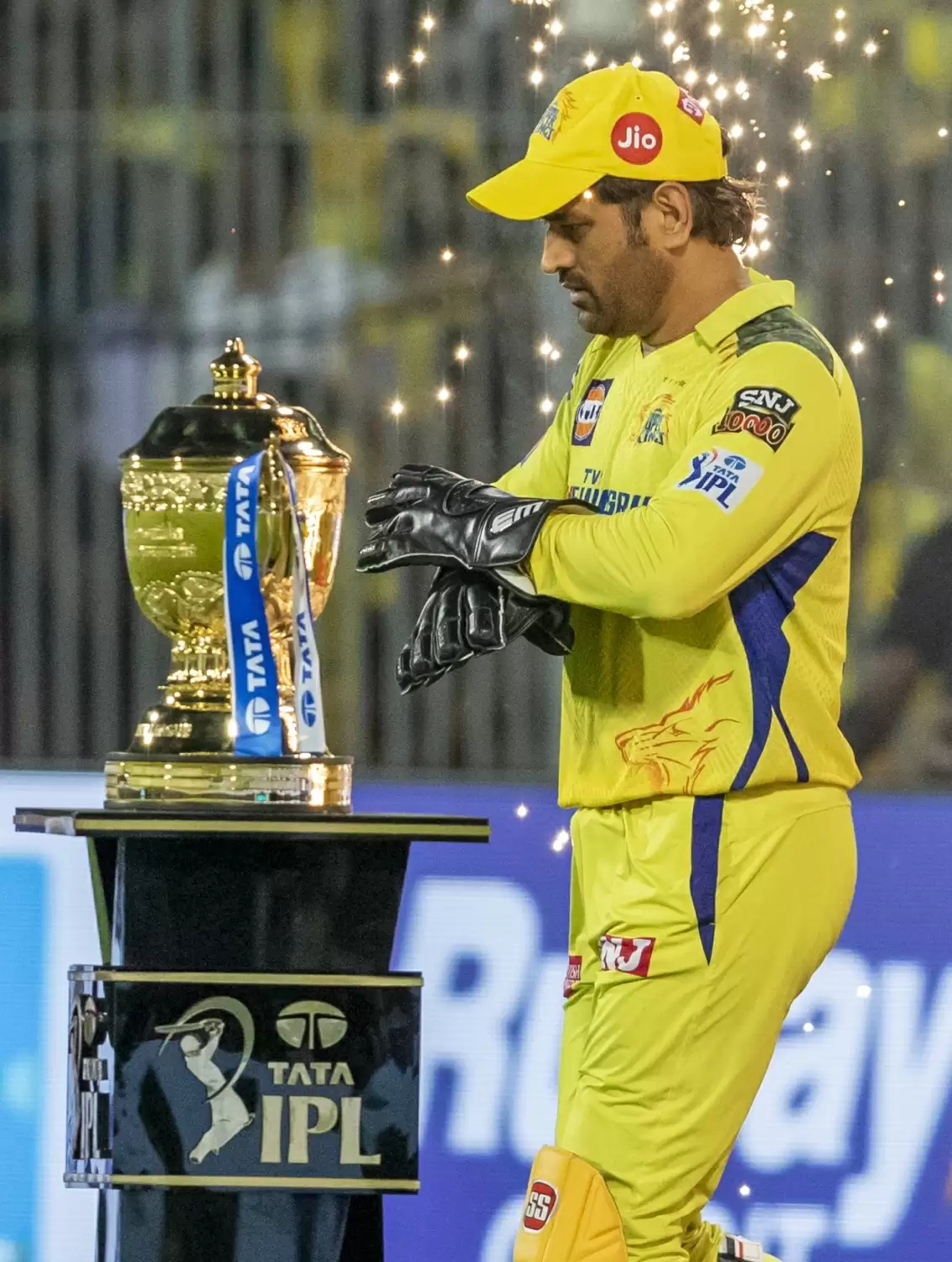 वह जिस चीज को छूते हैं वह सोना बन जाती है, इसीलिए उनका नाम महेंद्र सिंह धोनी रखा गया है: सुरेश रैना