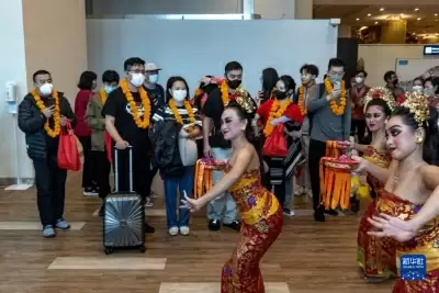 बाली द्वीप में 2023 में पहली चीनी पर्यटक चार्टर उड़ान के आगमन का स्वागत