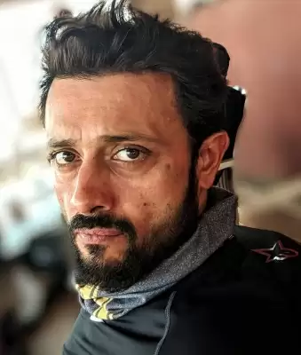 एक्टर बनने से पहले सत्यदीप मिश्रा एक वकील थे