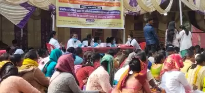 झारखंड में कांट्रैक्ट पर काम करने वाले स्वास्थ्यकर्मियों और नर्सों की हड़ताल से अस्पतालों की व्यवस्था चरमराई, बगैर इलाज लौट रहे मरीज
