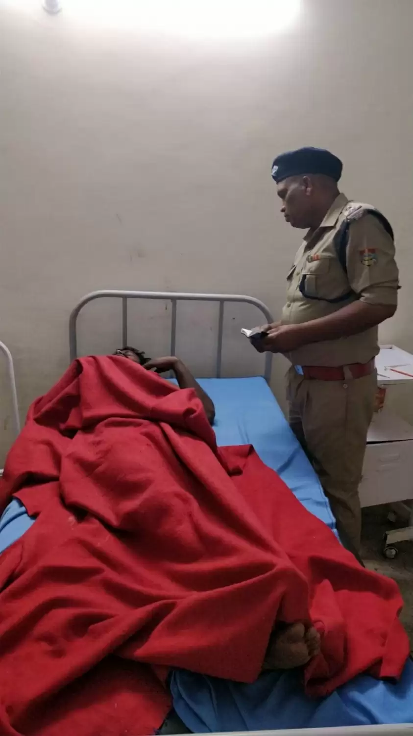 उत्तराखंड में पेट्रोल टैंकर सड़क के नीचे खाई में जा गिरा, एक की मौत, एक घायल