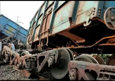 बिहार के रोहतास में मालगाड़ी के 20 डब्बे हुए बेपटरी, ट्रेनों का परिचालन बाधित