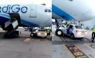 दिल्ली एयरपोर्ट पर खड़ी इंडिगो विमान के नीचे आई कार