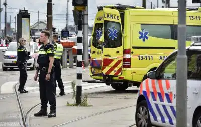 डच में कोरोना उपाय के खिलाफ विरोध प्रदर्शन हिंसक हुए, पुलिस की गोली से 2 लोग घायल