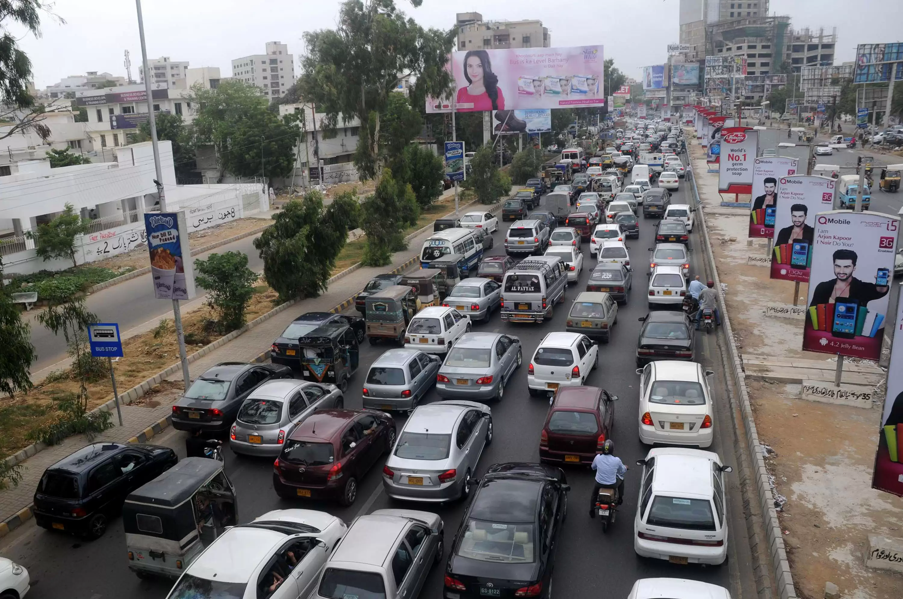 पाकिस्तान पर्यावरण प्रदूषण को कम करने के लिए हरित सार्वजनिक परिवहन को बढ़ावा देगा