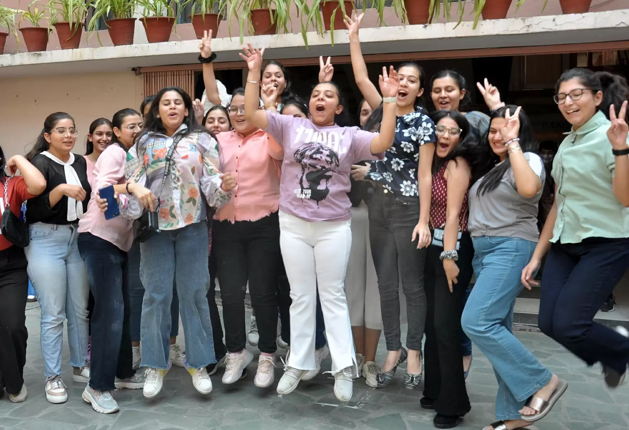 पंजाब में 12वीं कक्षा की परीक्षा में टॉप तीन स्थान लड़कियों ने हासिल किए