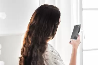 स्मार्टफोन का उपयोग युवा वयस्कों में मानसिक स्वास्थ्य में डाल सकता है बाधा