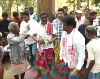 संथाल आदिवासियों के गांवों में फूलों के पर्व बाहा की धूम, सीएम हेमंत ने भी की शिरकत