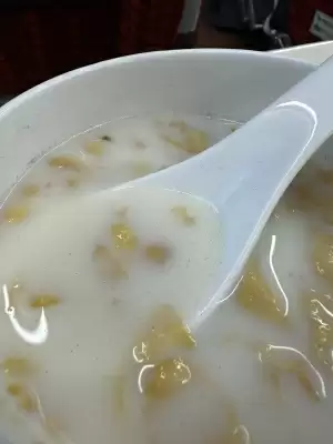 वंदे भारत में यात्री को परोसे गए धूल भरे कॉर्नफ्लेक्स