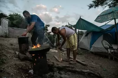 लेबनान में फिलिस्तीनी दूतावास ने यूक्रेन में लड़ने को शरणार्थियों की भर्ती की रिपोर्ट का किया खंडन