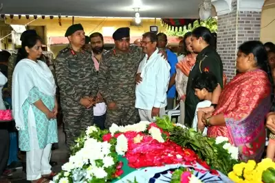 हेलीकॉप्टर पायलट लेफ्टिनेंट कर्नल रेड्डी की तेलंगाना में सैन्य सम्मान के साथ अंत्येष्टि