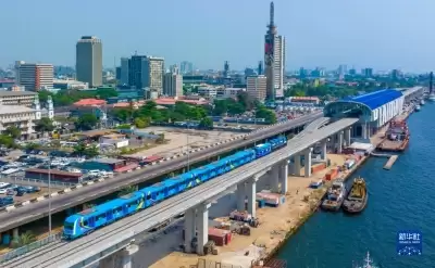चीनी उद्यम द्वारा निर्मित नाइजीरिया की लागोस लाइट रेल ब्लू लाइन परियोजना का पहला चरण यातायात के लिए खुला