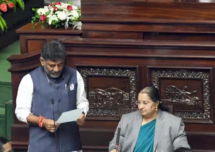कर्नाटक के कांग्रेस विधायक ने शिवकुमार के नाम पर शपथ ली