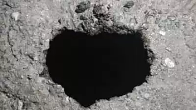 जोशीमठ में बदरीनाथ हाईवे पर दरारों के साथ दिखने लगे गड्ढे