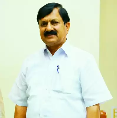 कर्नाटक के गृह मंत्री ने कांग्रेस से कोविड के खतरे को रोकने में सहयोग करने का आग्रह किया