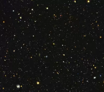आकाशगंगा जीएन-जेड11 की पेचीदा कहानी : गायब होते और फिर दिखते धूल के बादल