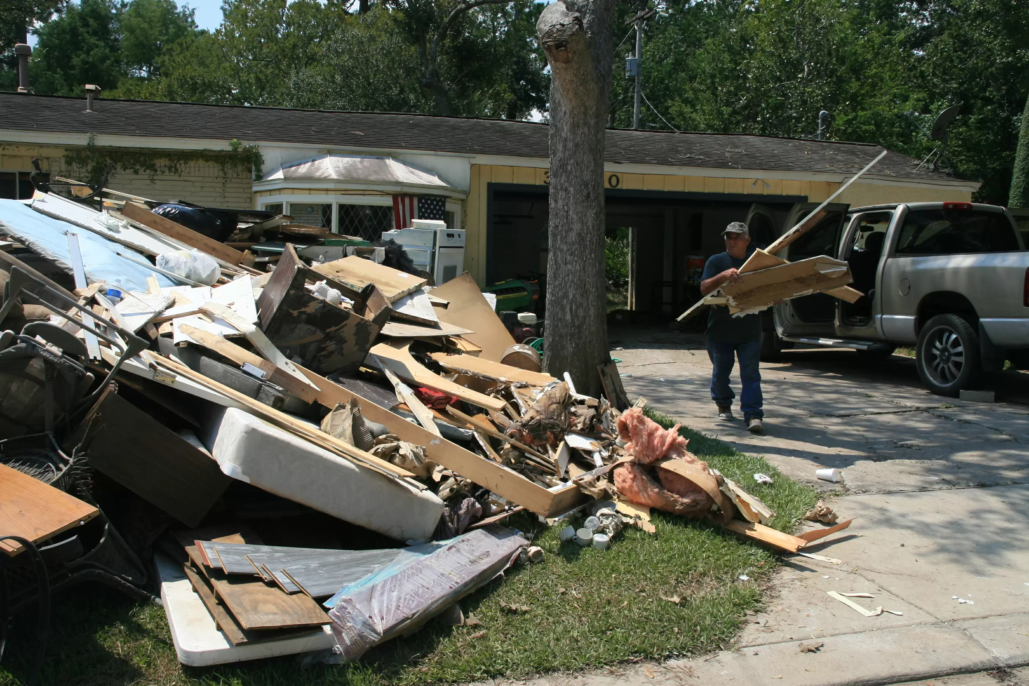 टेक्सस में तूफान से गिरा मकान, 2 की मौत और 7 हुए घायल