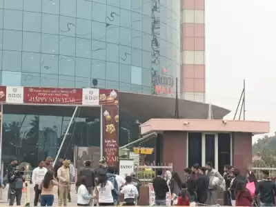 पठान मूवी के रिलीज को लेकर नोएडा में सिनेमा हॉल के बाहर सुरक्षा बढ़ाई गई