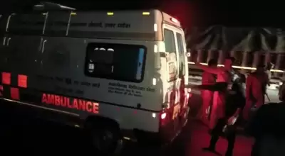 यमुना एक्सप्रेसवे पर दो कारों के बीच टक्कर, आठ घायल