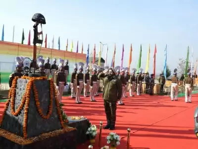 सीआरपीएफ जवानों ने पुलवामा में अपने साथी शहीदों को याद किया