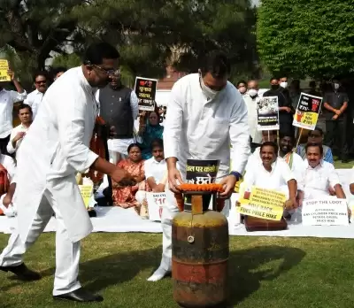 100 के पार पेट्रोल व 1000 पार सिलेंडर, दोनों की मुबारकबाद : रविन्द्र सिंह बिट्ट