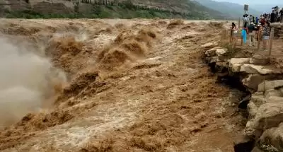 चीन के शेनजी में भारी बारिश से करीब 55,000 लोगों को निकाला गया