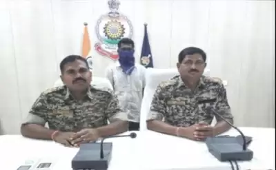 छत्तीसगढ़ में 1-1 लाख के इनामी 4 नक्सली समेत 34 ने आत्मसमर्पण किया