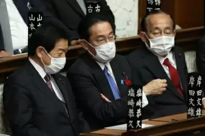 जापान के प्रधानमंत्री और कैबिनेट की रेटिंग में तेज गिरावट