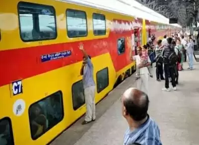 तीन साल से बंद दिल्ली-लखनऊ डबल डेकर एसी ट्रेन मगंलवार से शुरू, सप्ताह में चार दिन चलेगी ट्रेन