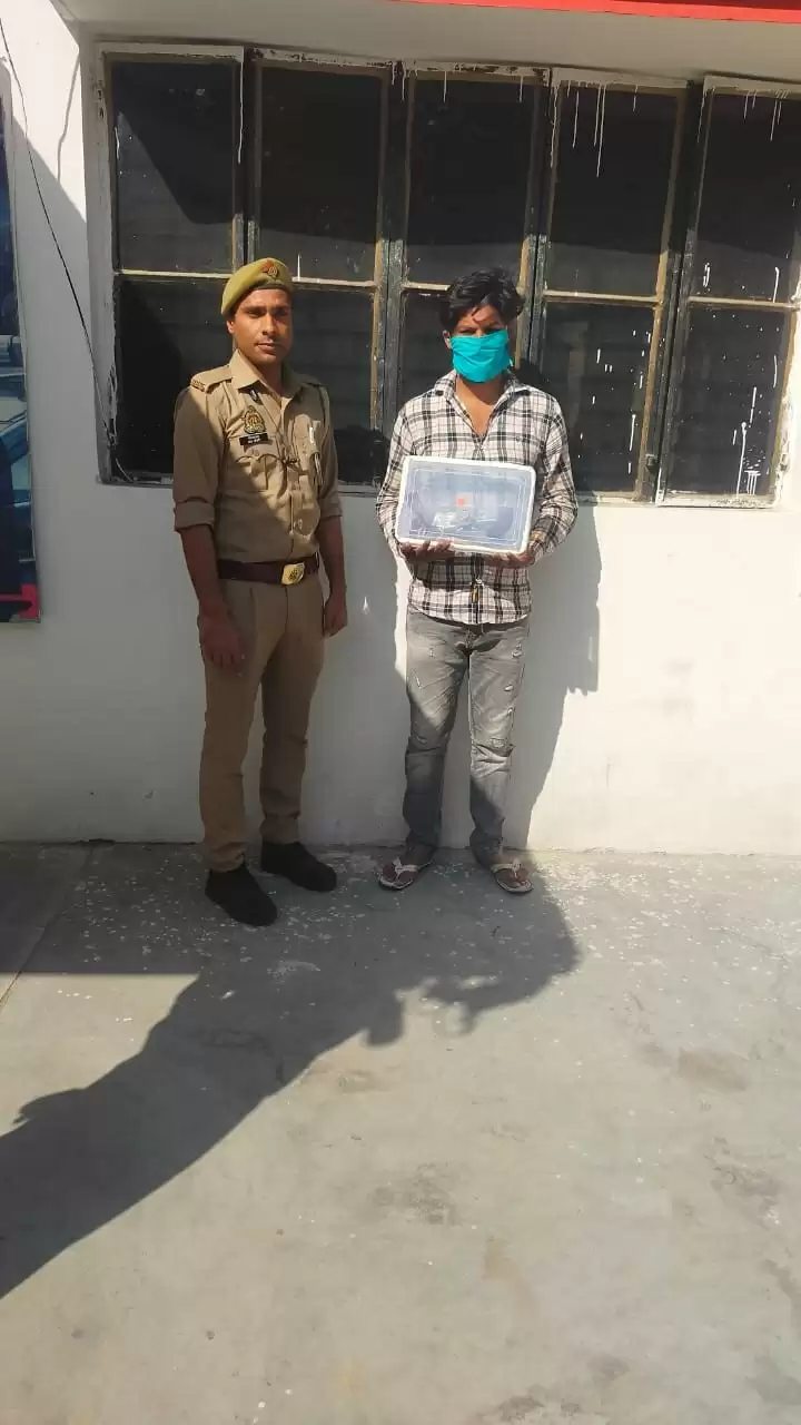 हथियार तस्कर गिरफ्तार, एमपी से 15 सौ में खरीदता था असलहा, 3 से 5 हजार में बेचता था, 3 तमंचे बरामद