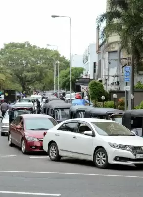 श्रीलंका पुलिस ने पेट्रोल पंप पर अभद्र व्यवहार करने वाले 13 लोगों को किया गिरफ्तार